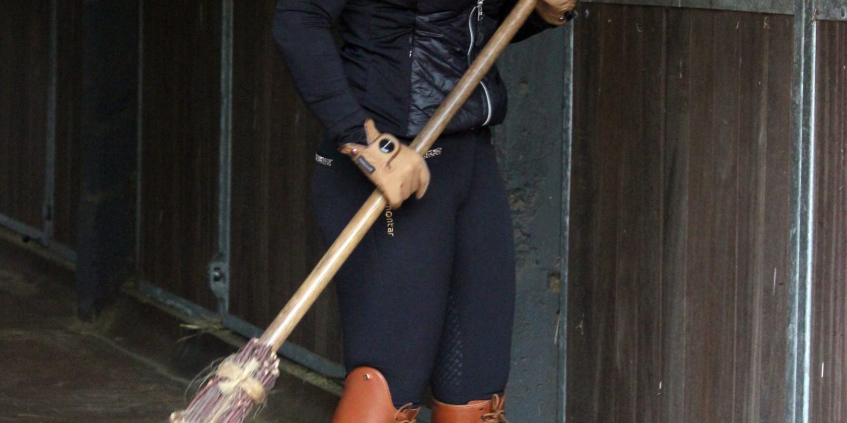 5AA87C5B-E301-491C-84BE-7CB2AD686EC3